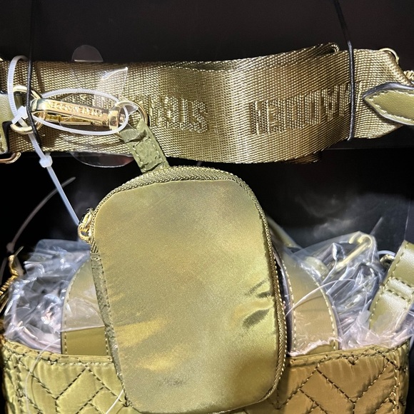 ￼Steve Madden Gift Set special edition, - Picture 2 of 3